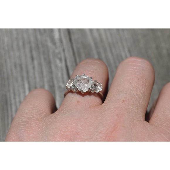 Round Engagement ring, raw diamond ring, natural stone ring, alternative - Picture 2 of 5